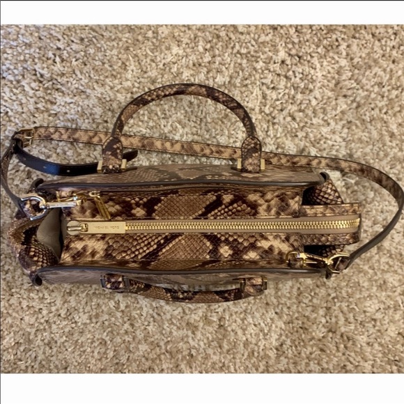 Snakeskin Micheal Kors Crossbody bag / purse MK. - Picture 3 of 8